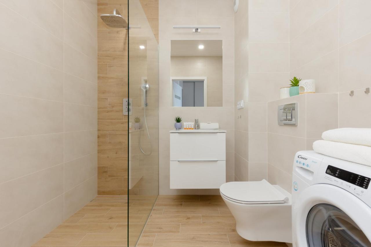 Cozy Lopuszanska By Renters *